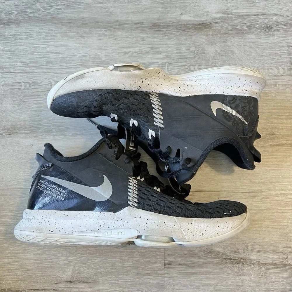nike lebron witness 5 GS 7Y Black White Basketball Shoes Youth